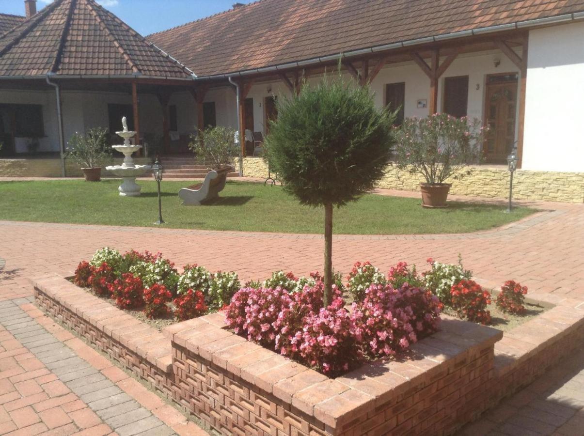 Bornemisza Kuria Wellness Resort Tiszabecs Extérieur photo