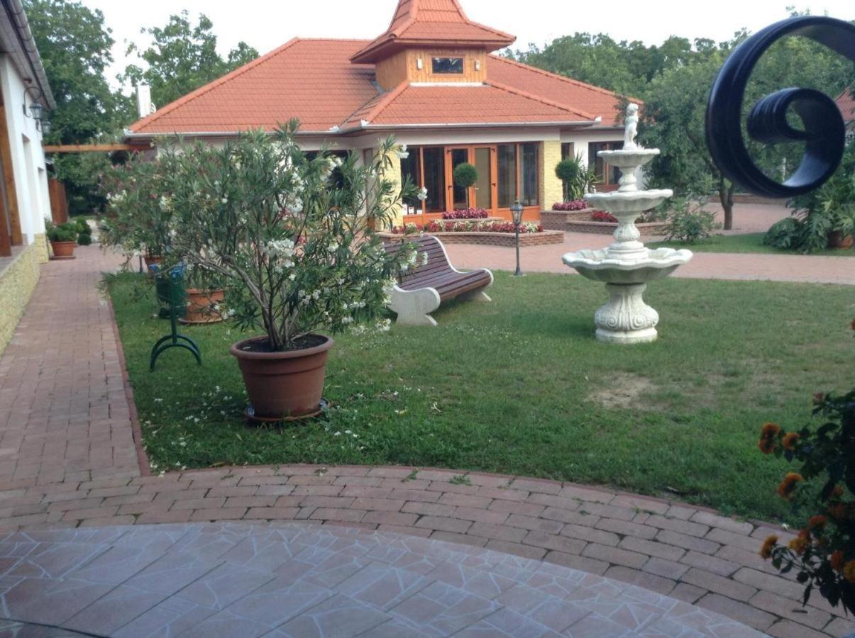Bornemisza Kuria Wellness Resort Tiszabecs Extérieur photo
